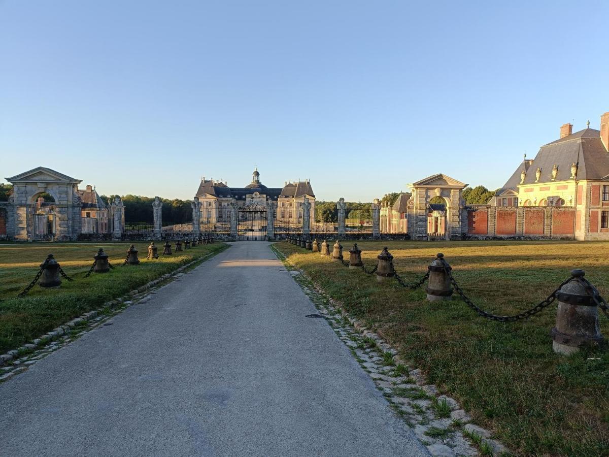 Willa Mettez Vous Au Vert Pres Du Chateau De Vaux Le Vicomte En Sous Sol Semi Enterre Maincy Zewnętrze zdjęcie